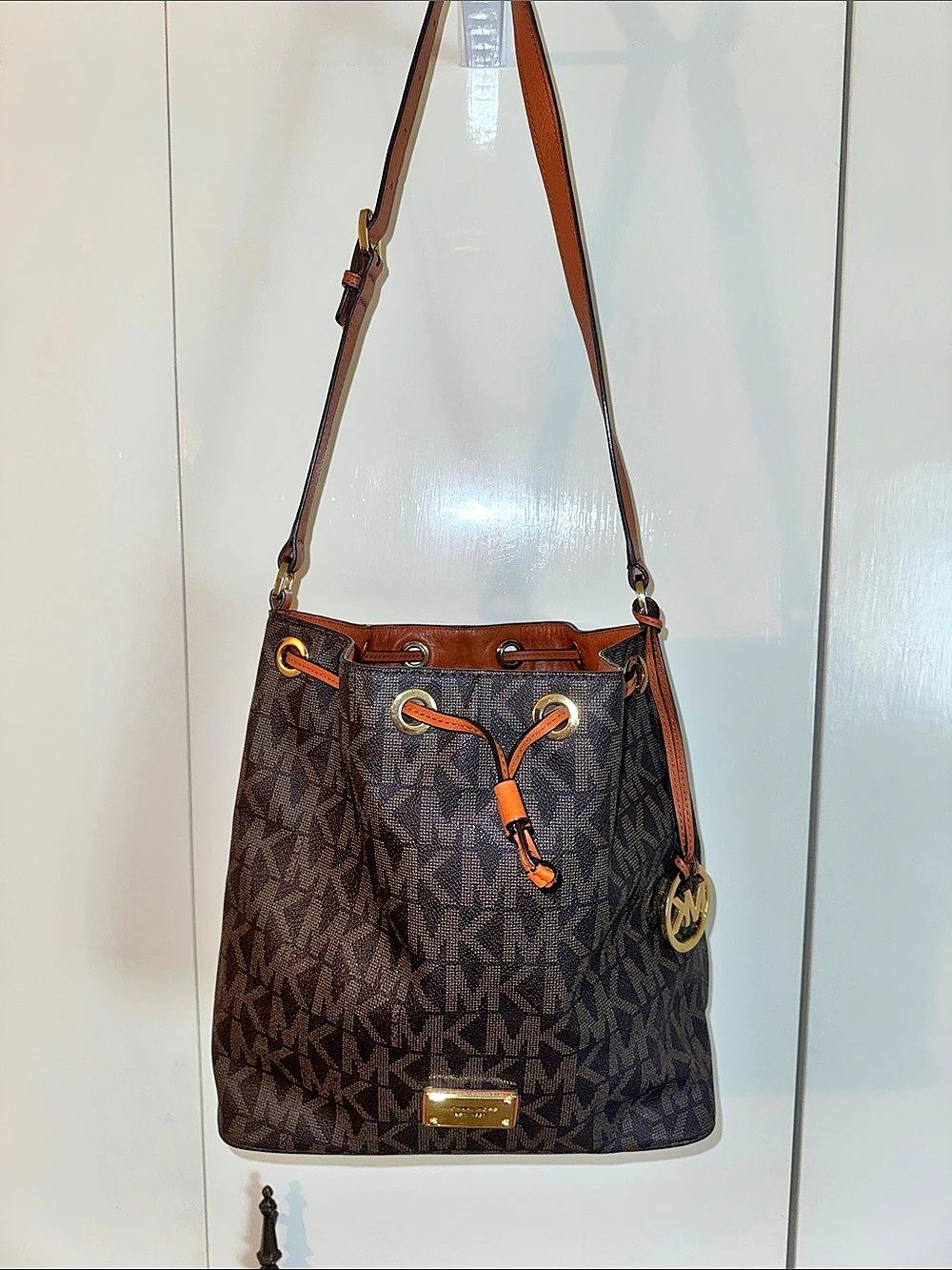 Michael Kors Monogram Bucket Shoulder Bag - Picture 2 of 8